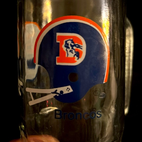 Denver Broncos Helmet Fisher Peanuts Vintage Glass Stein NFL Vintage 1980s - Picture 2 of 4